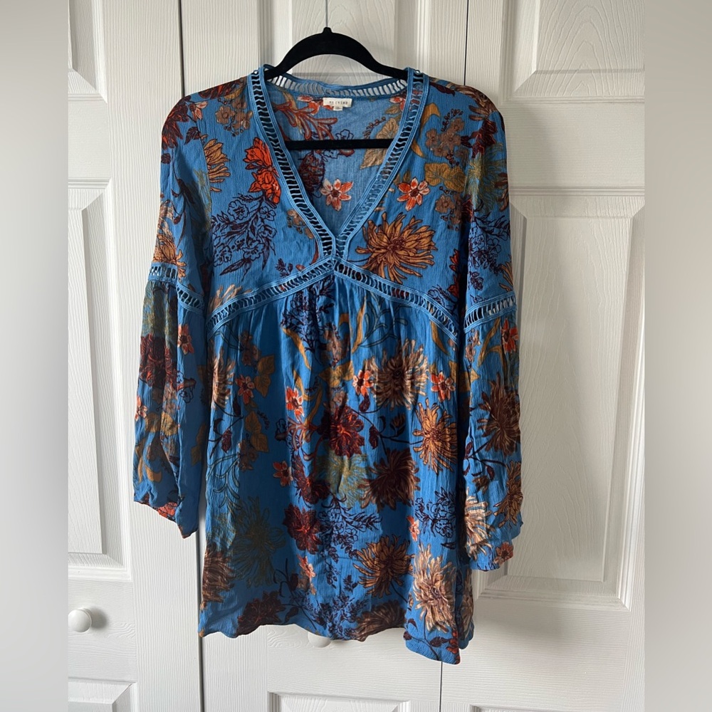 Blue patterned long sleeve dress